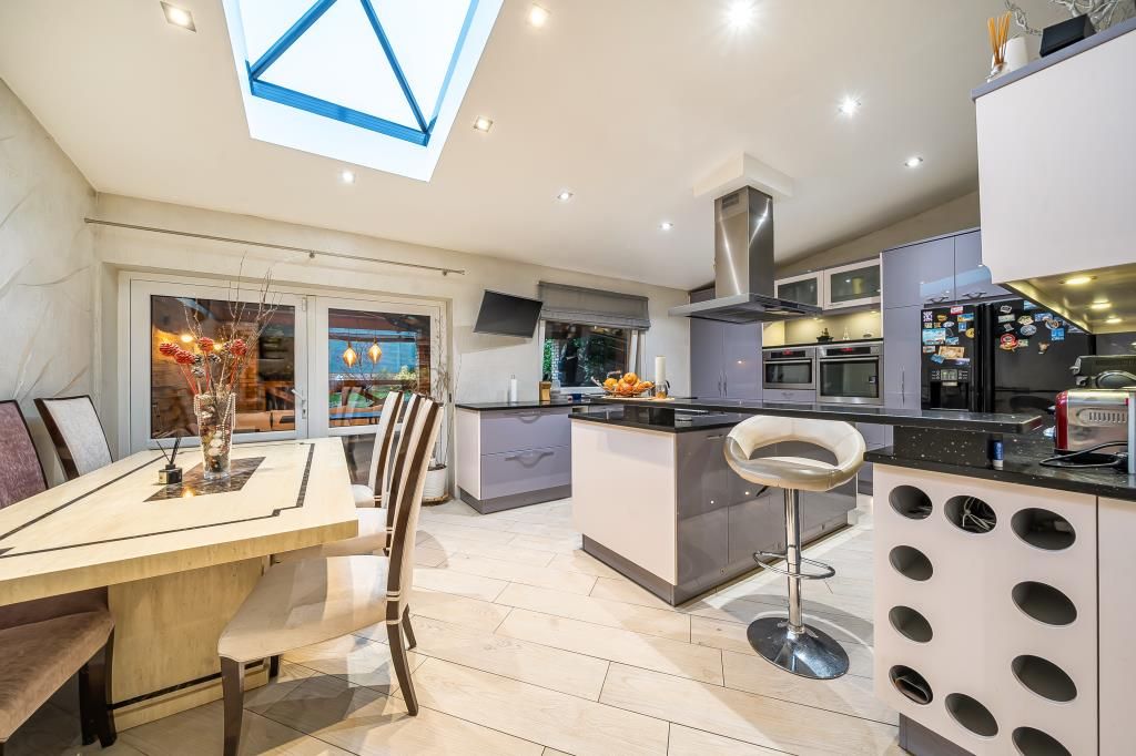 Property photo 2 of 19 Kitchen