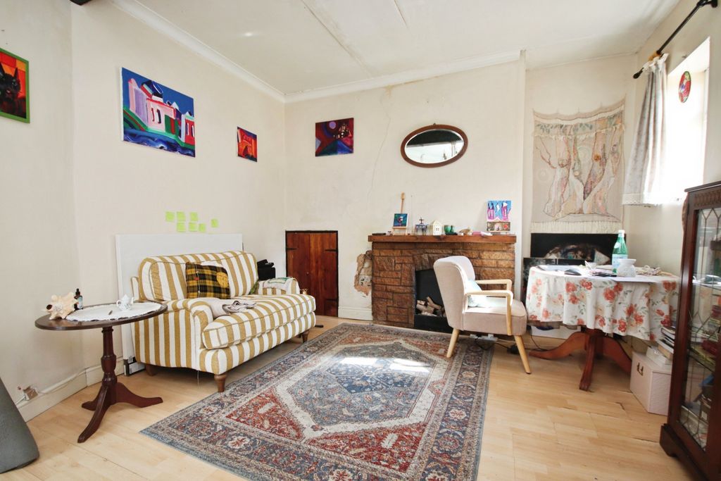 Property photo 2 of 8
