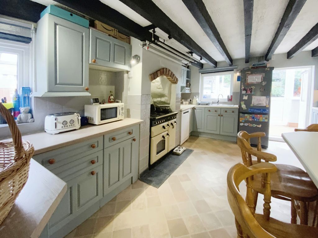 Property photo 3 of 23 Kitchen/Diner
