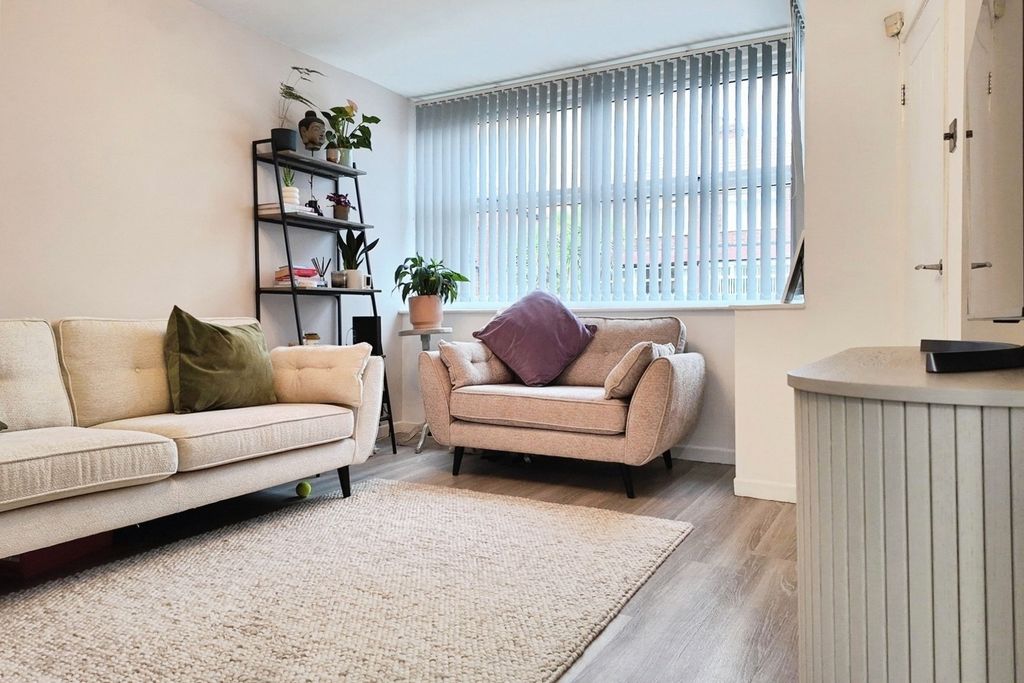 Property photo 3 of 16 Pbox-Img.Jpg