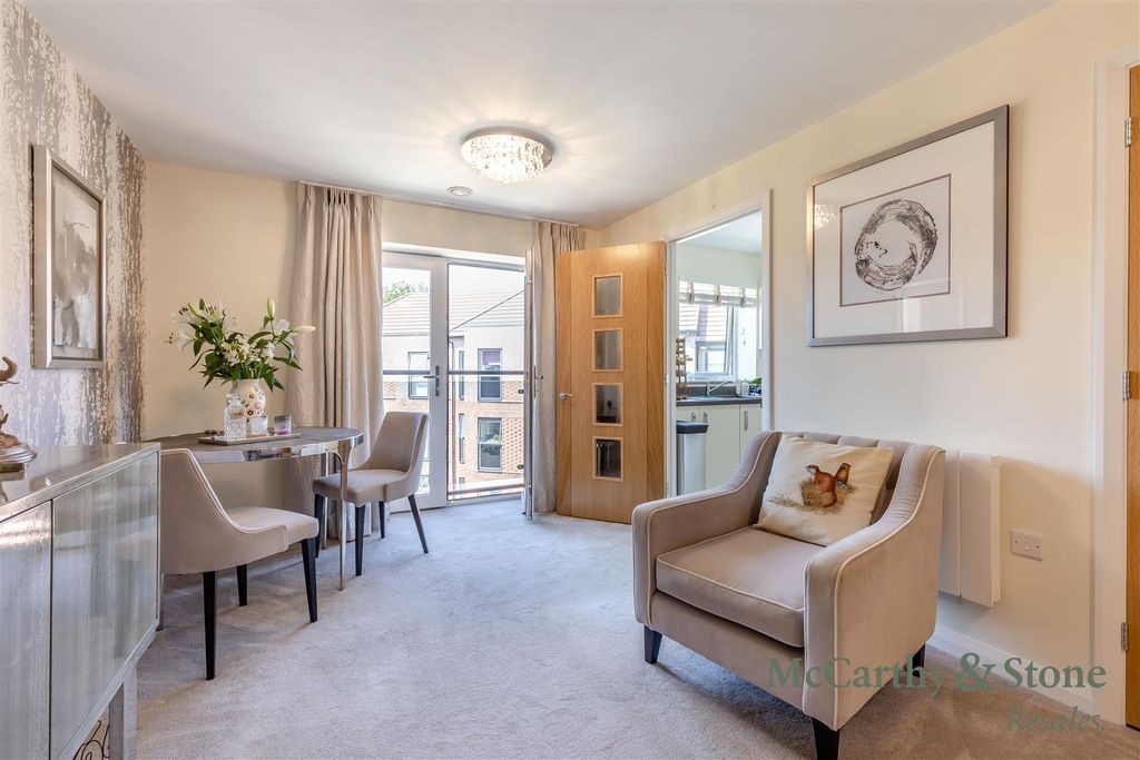 Property photo 2 of 24 8701985-Interior15.Jpg