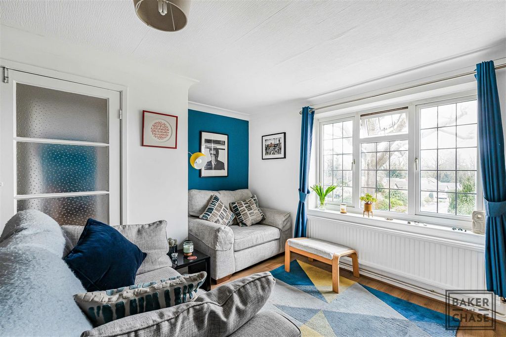 Property photo 2 of 21 Lounge