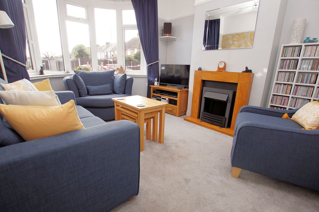 Property photo 2 of 17 Lounge