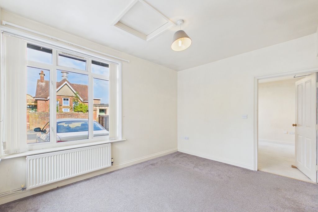 Property photo 2 of 13 Picture No. 24