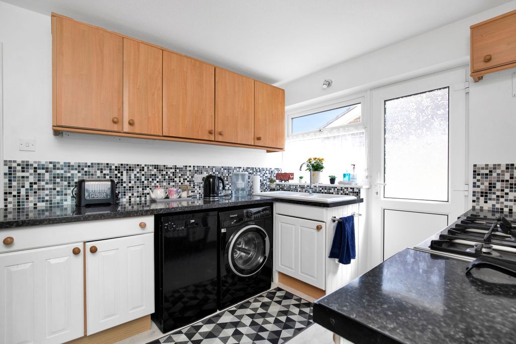 Property photo 2 of 27 Kitchen