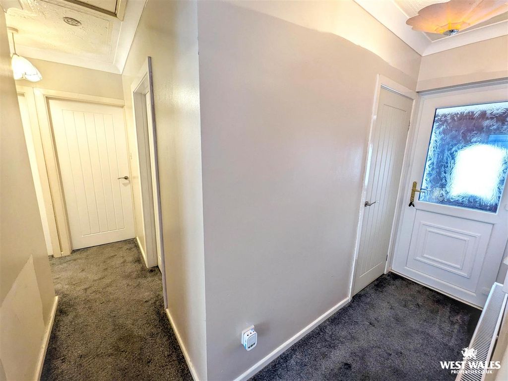 Property photo 3 of 20 21827.Jpg
