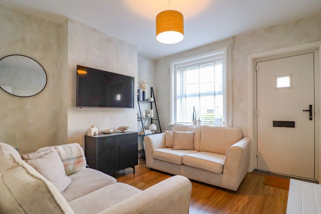 Property photo 2 of 19 4915643