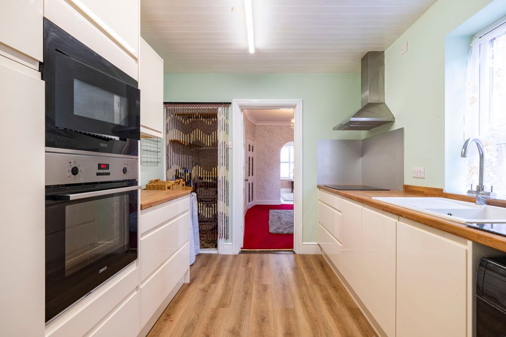 Property photo 2 of 21 Kitchen