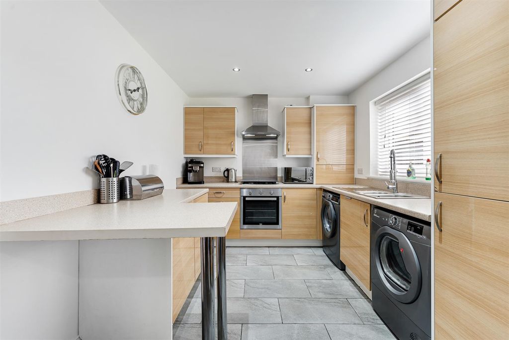 Property photo 3 of 32 18 Porchester Road-18.Jpg