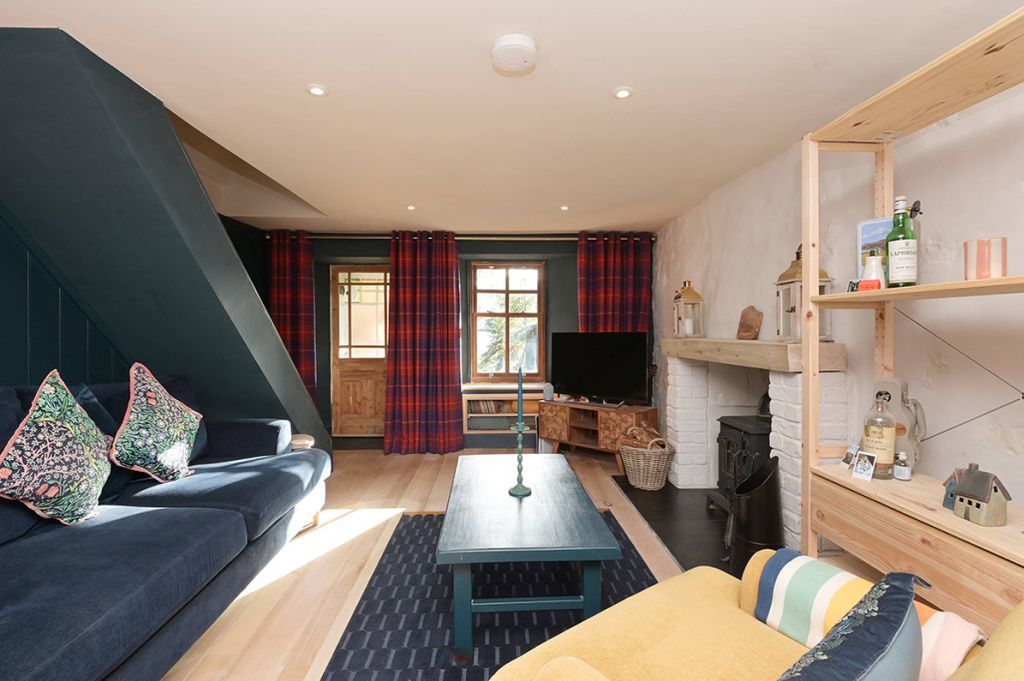 Property photo 2 of 23