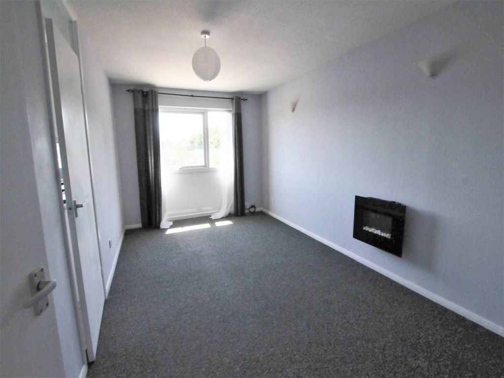 Property photo 3 of 7 Lounge