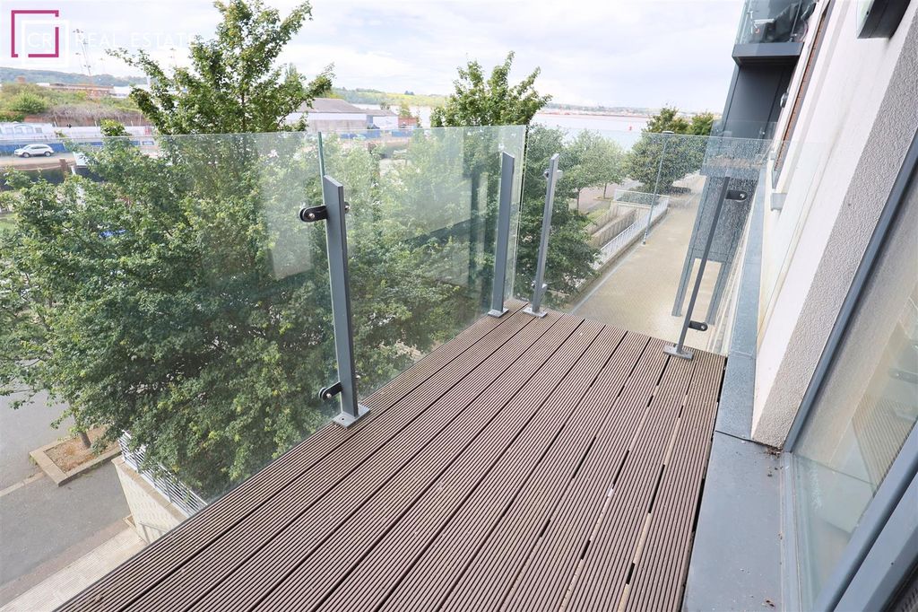 Property photo 2 of 10 Balcony