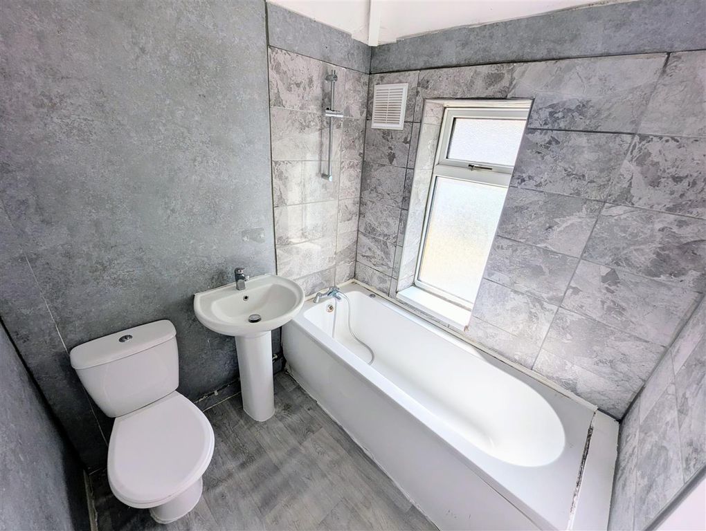 Property photo 2 of 7 1000510908.Jpg