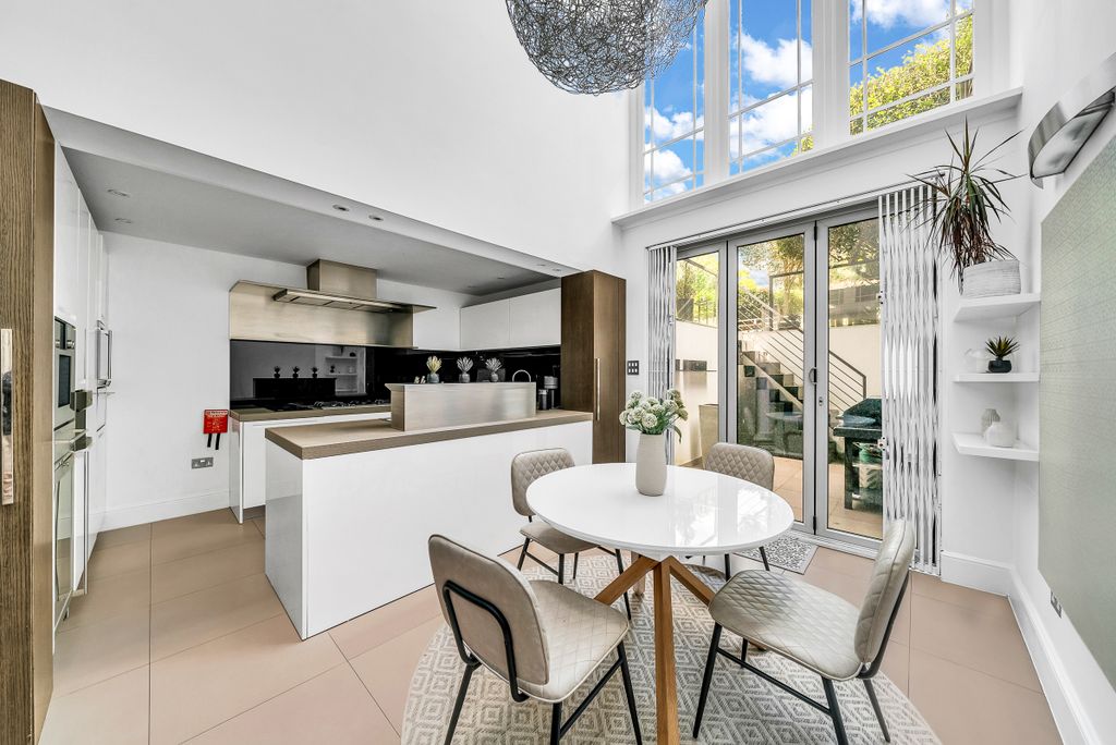 Property photo 3 of 21