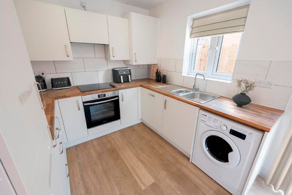 Property photo 2 of 21