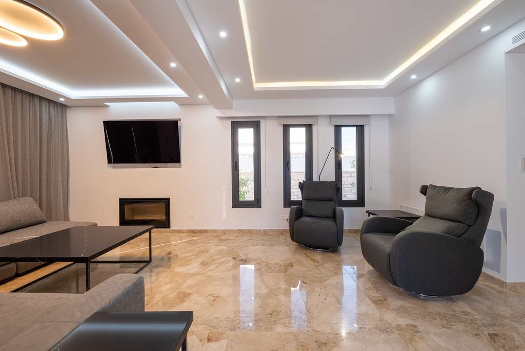 Property photo 3 of 24