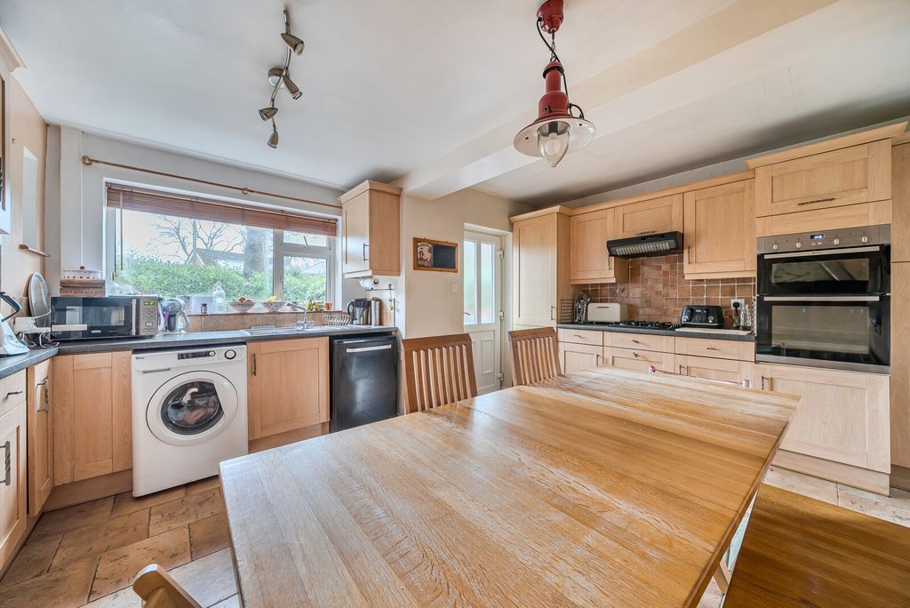 Property photo 3 of 31 1397516-15-695Fd3...