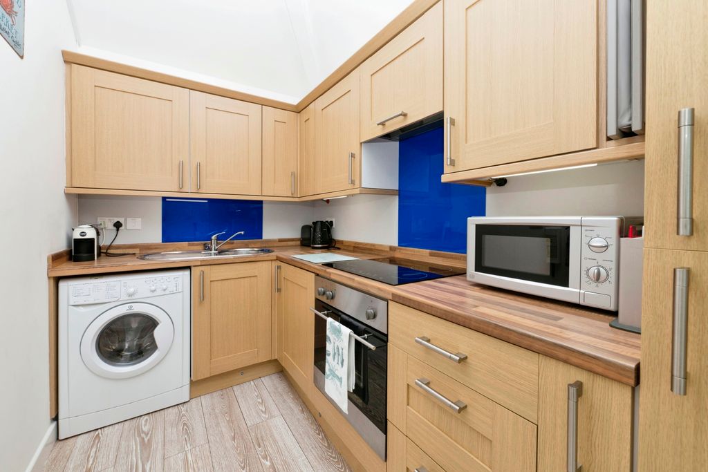 Property photo 3 of 17 Kitchen