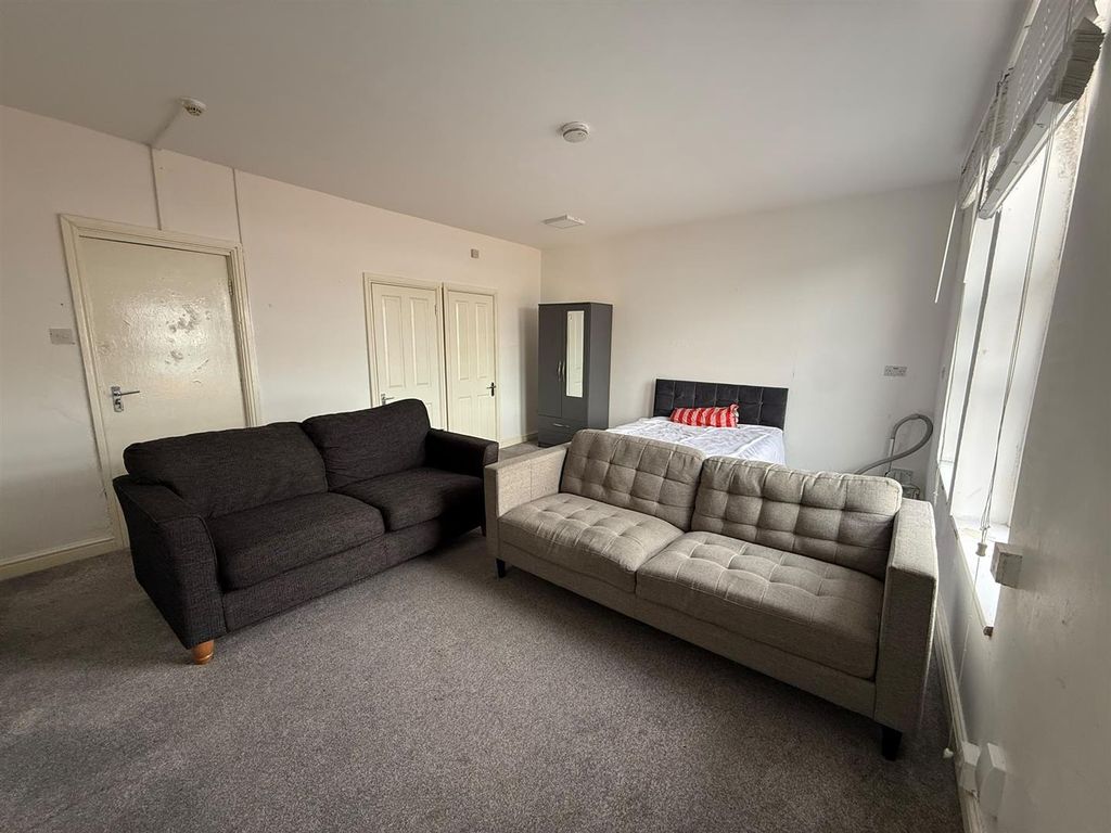 Property photo 2 of 4 Open Plan Bedroom - Lounge 1.2.Jpg