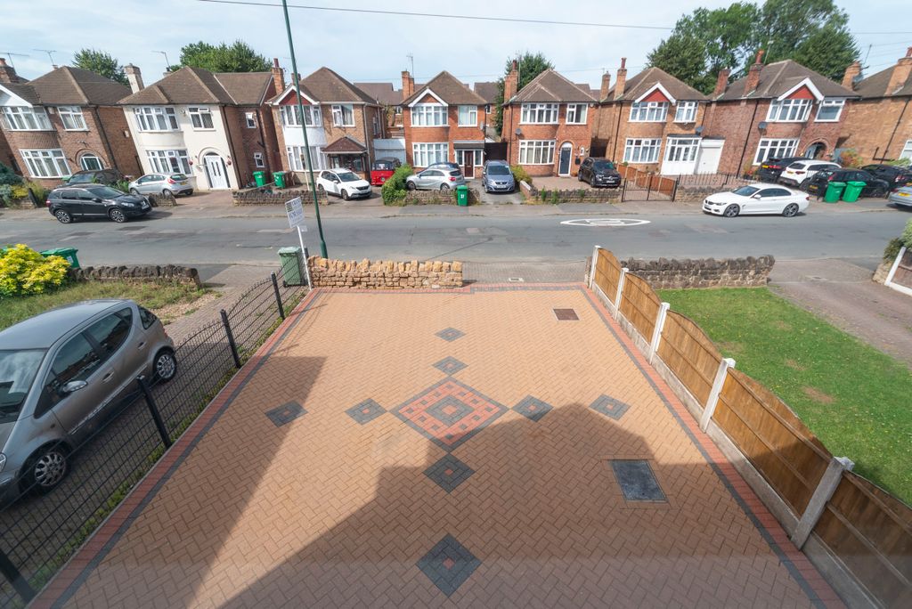 Property photo 2 of 40 32_Trentham_Drive-40