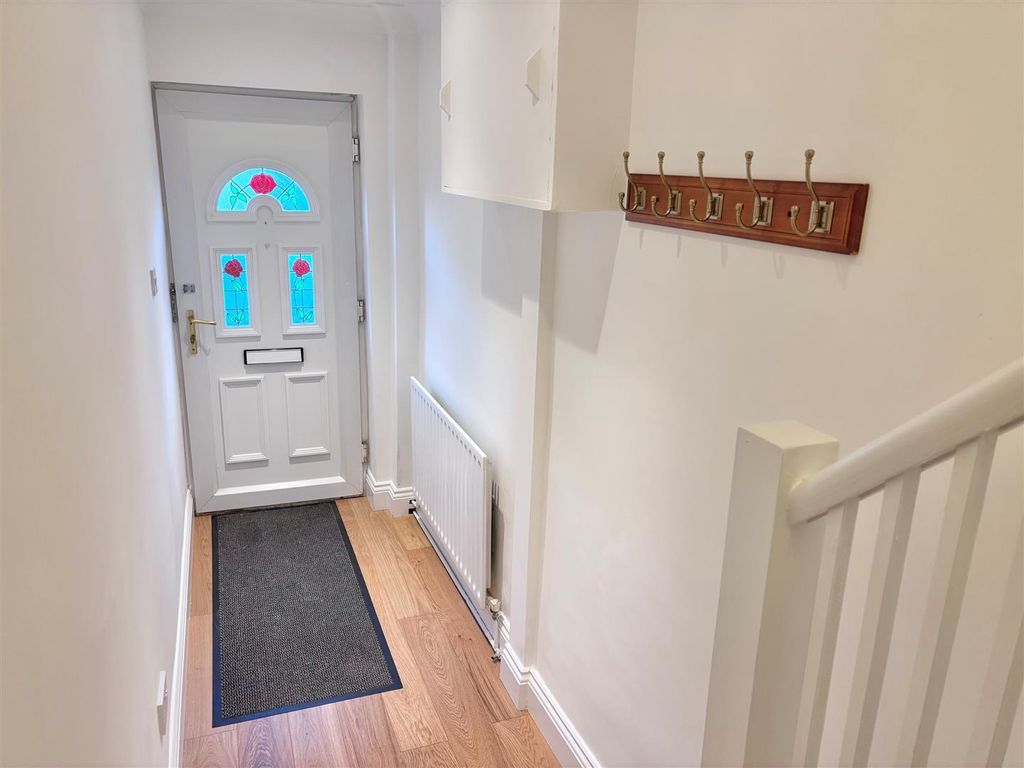 Property photo 2 of 10 Entrance Hall
