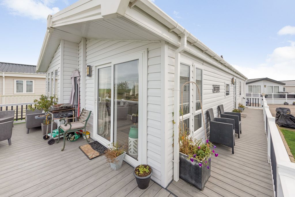 Property photo 3 of 15 Decking
