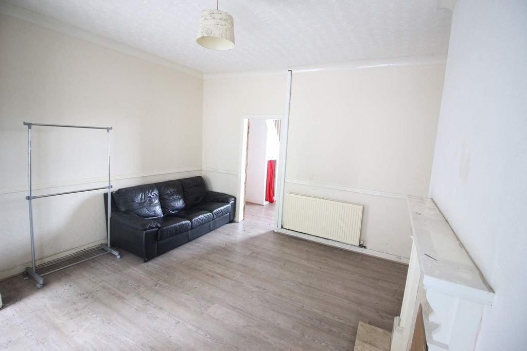 Property photo 3 of 8