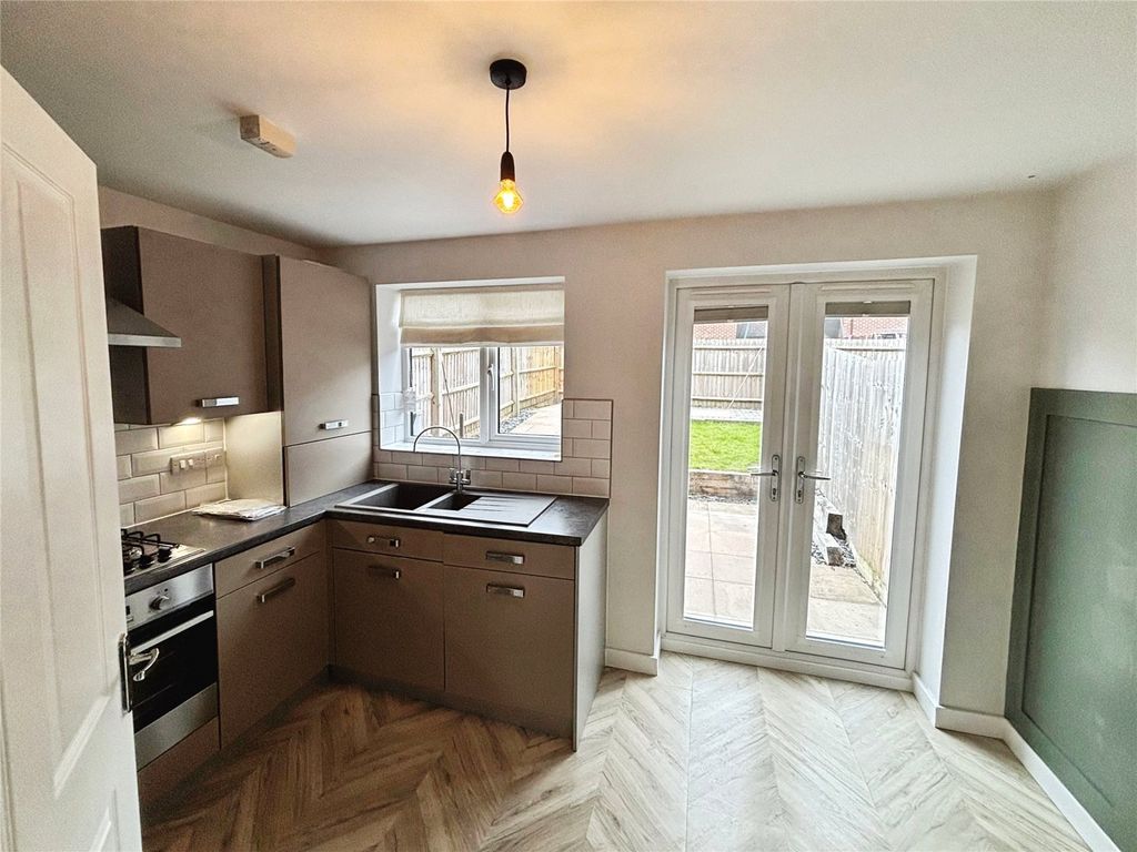 Property photo 3 of 14 Kitchen