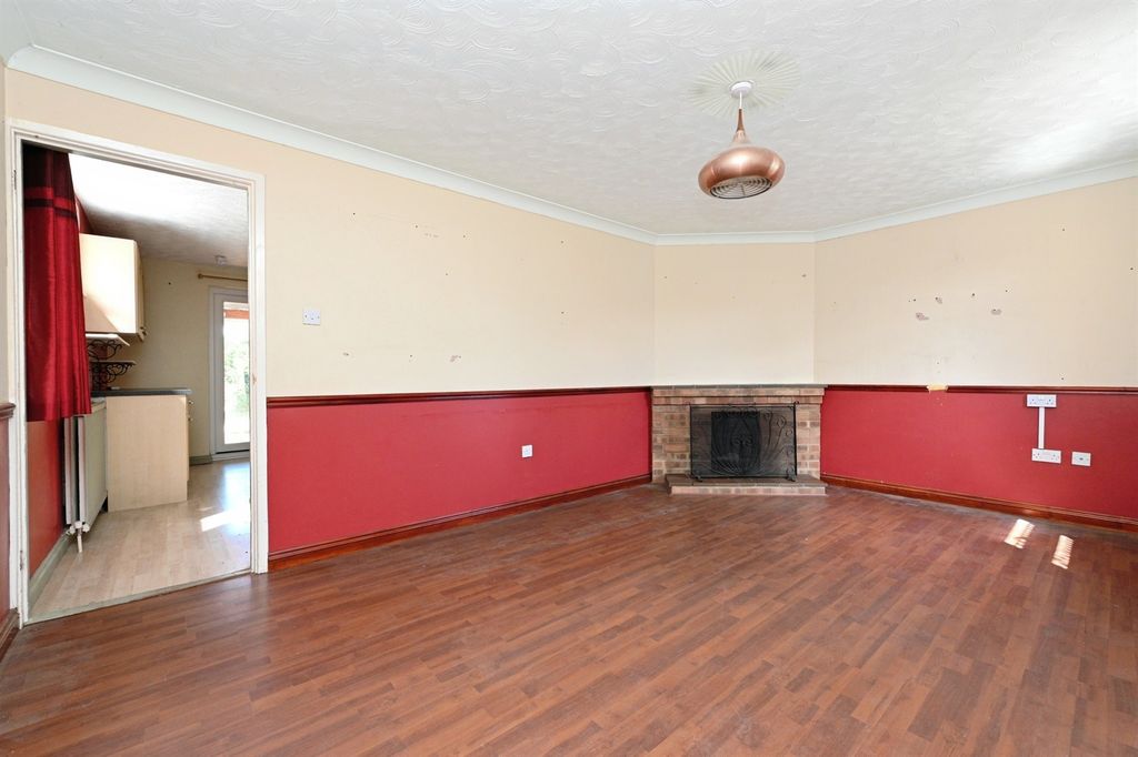 Property photo 2 of 17