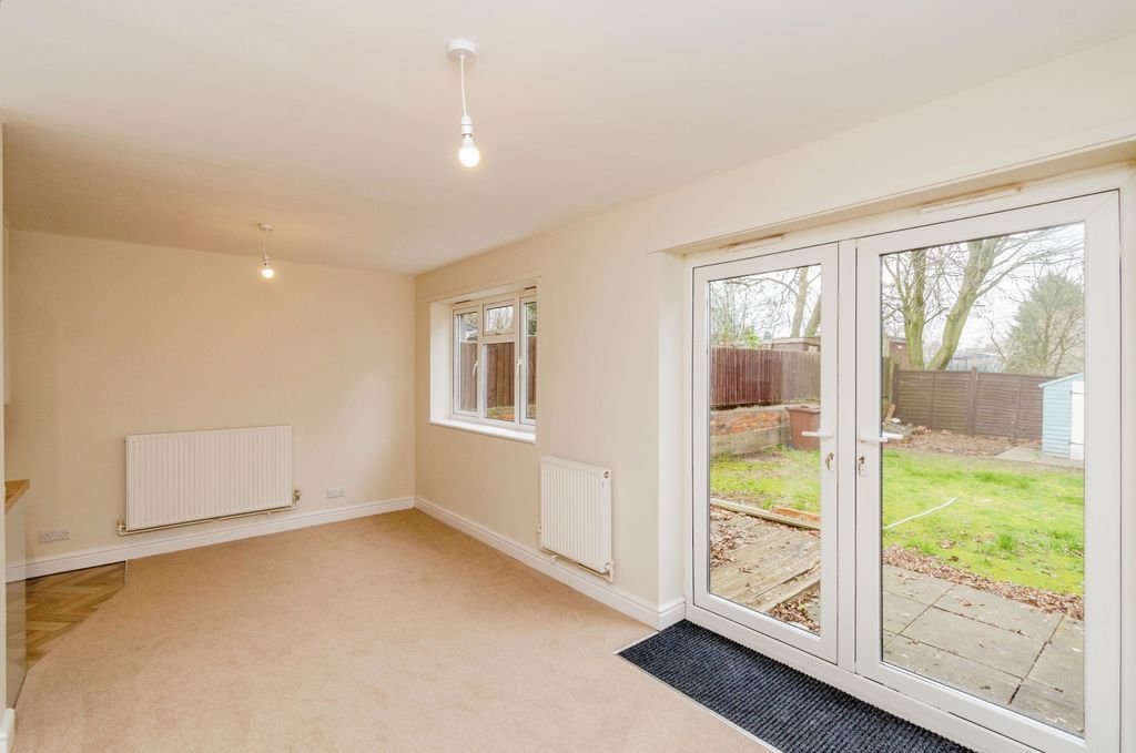 Property photo 2 of 16 Living Room