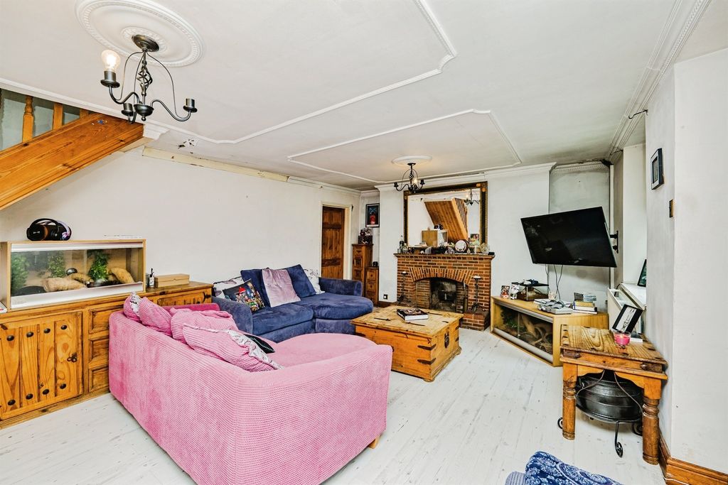Property photo 2 of 20