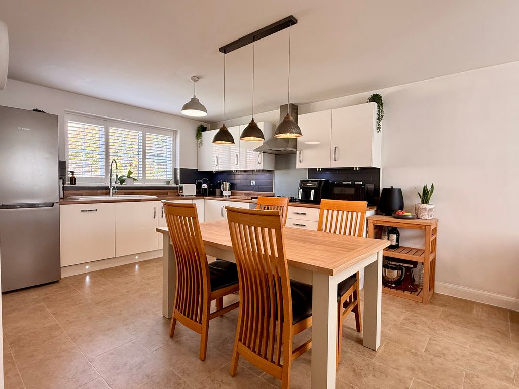 Property photo 3 of 21 Kitchen Diner