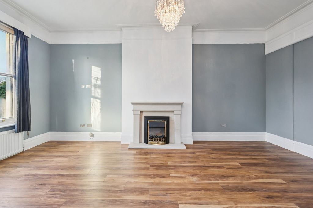 Property photo 3 of 11 Picture No. 10