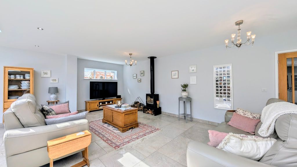 Property photo 2 of 33