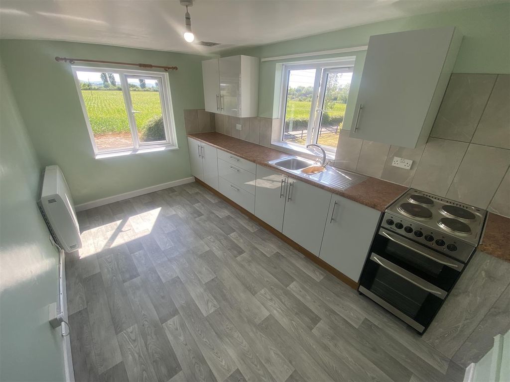 Property photo 2 of 12 Kitchen 1