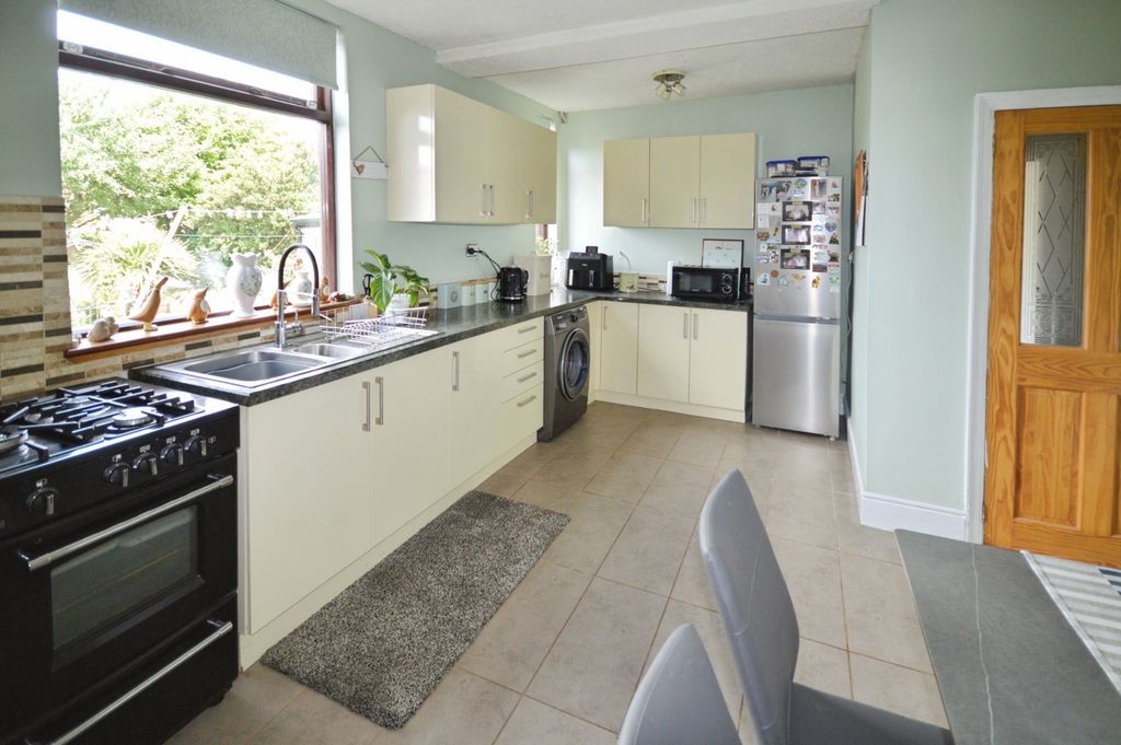 Property photo 2 of 23 Kitchen