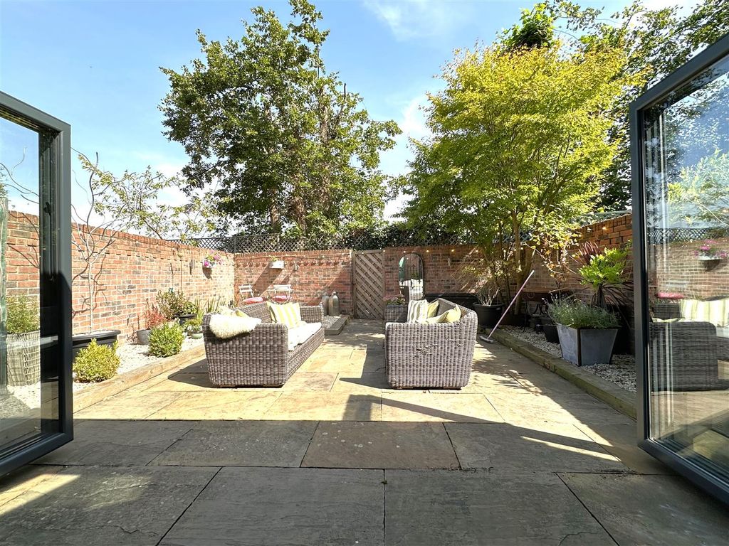 Property photo 3 of 32 Bi-Fold Doors Out To Landscaped Garden 205