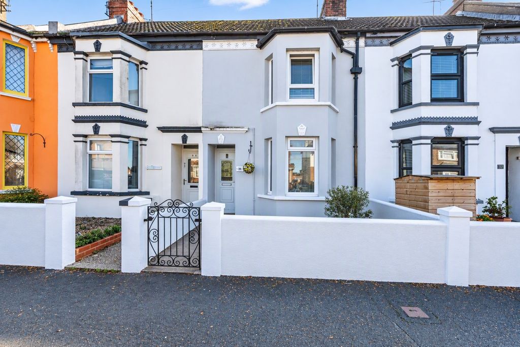 Property photo 1 of 12