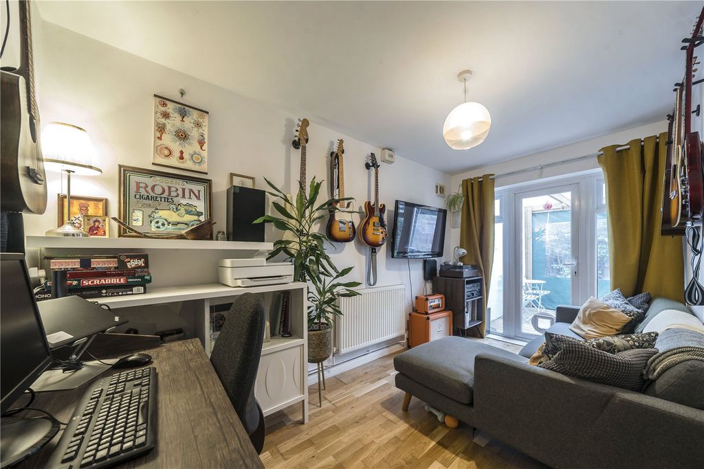 Property photo 3 of 6 Picture No. 15