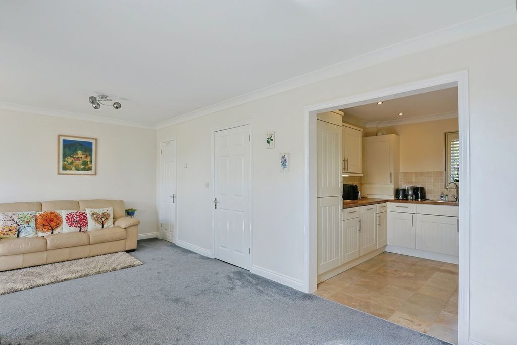 Property photo 3 of 17 Photo