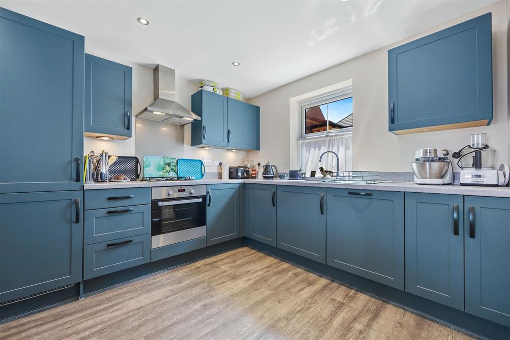 Property photo 3 of 16 Kitchen/Dining Room