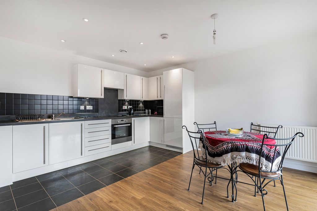 Property photo 2 of 24 Kitchen