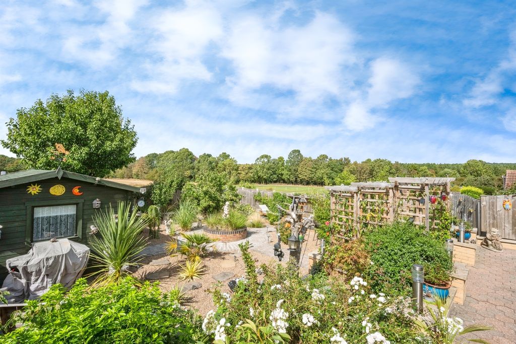 Property photo 2 of 27