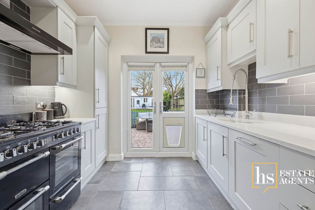 Property photo 3 of 25