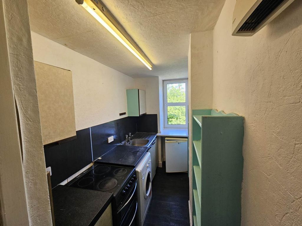 Property photo 3 of 5 1000094857