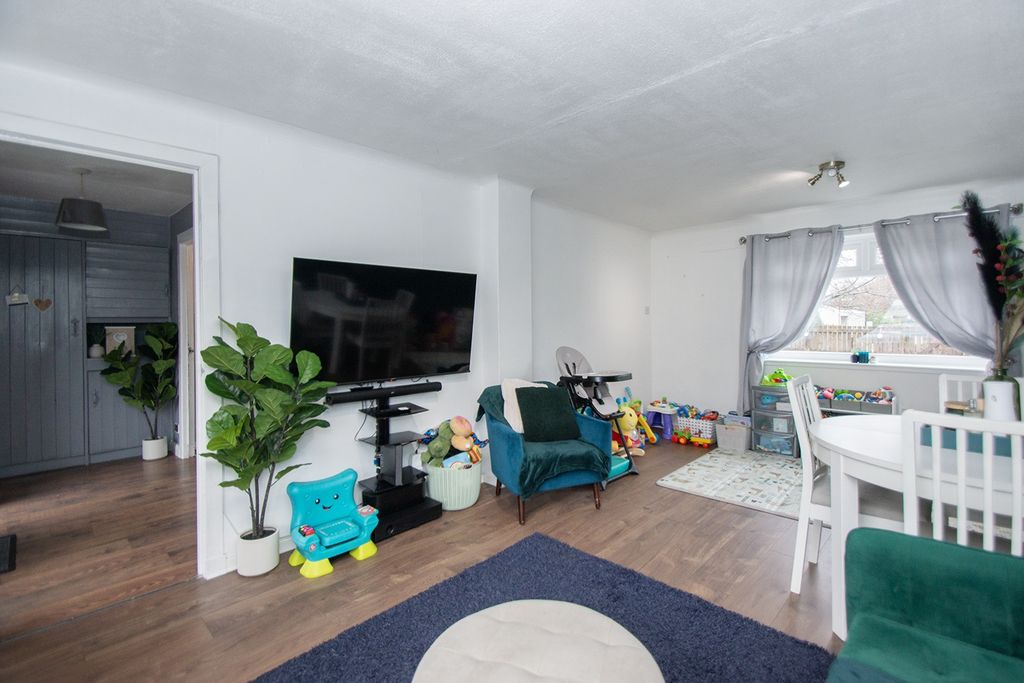 Property photo 2 of 16 Lounge