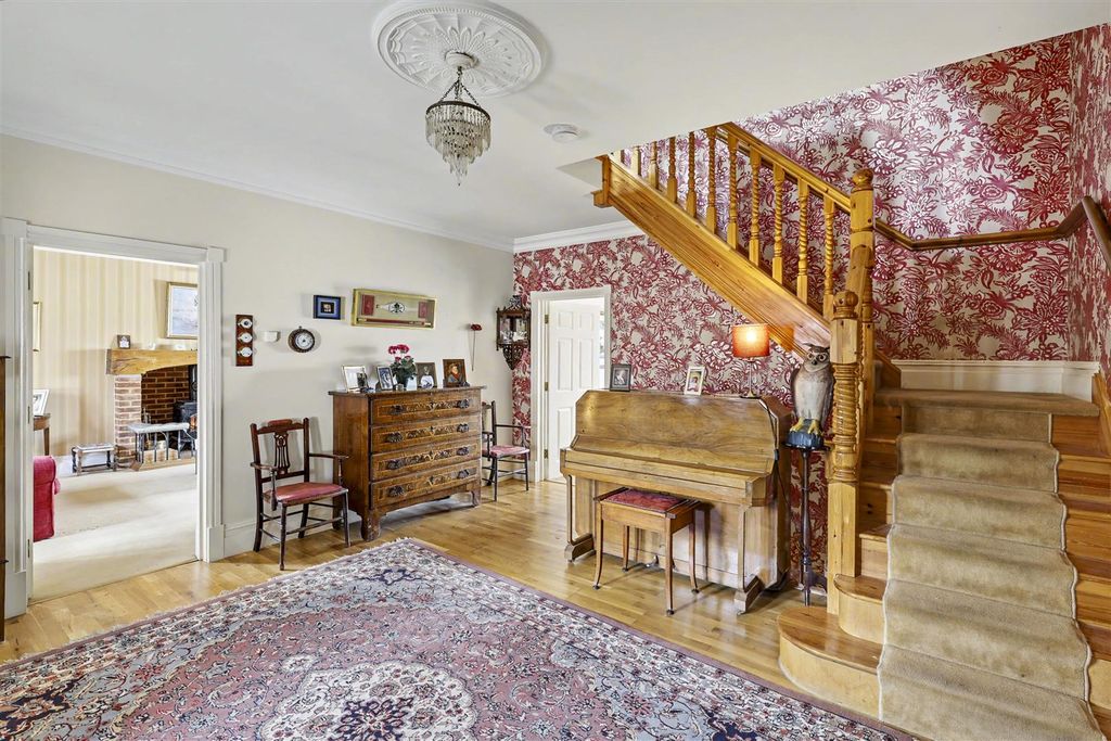 Property photo 3 of 36