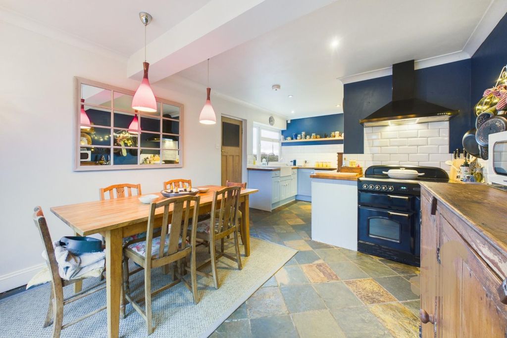 Property photo 2 of 33 Kitchen/Diner