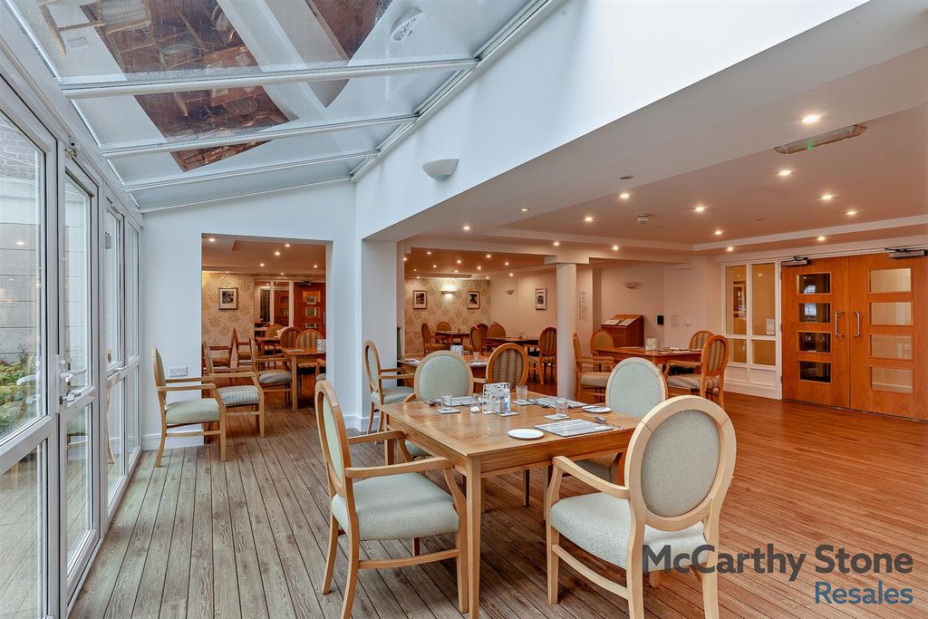 Property photo 2 of 18 8651489-Interior02-800.Jpg