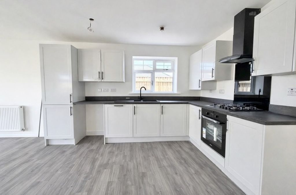 Property photo 3 of 13 Kitchen